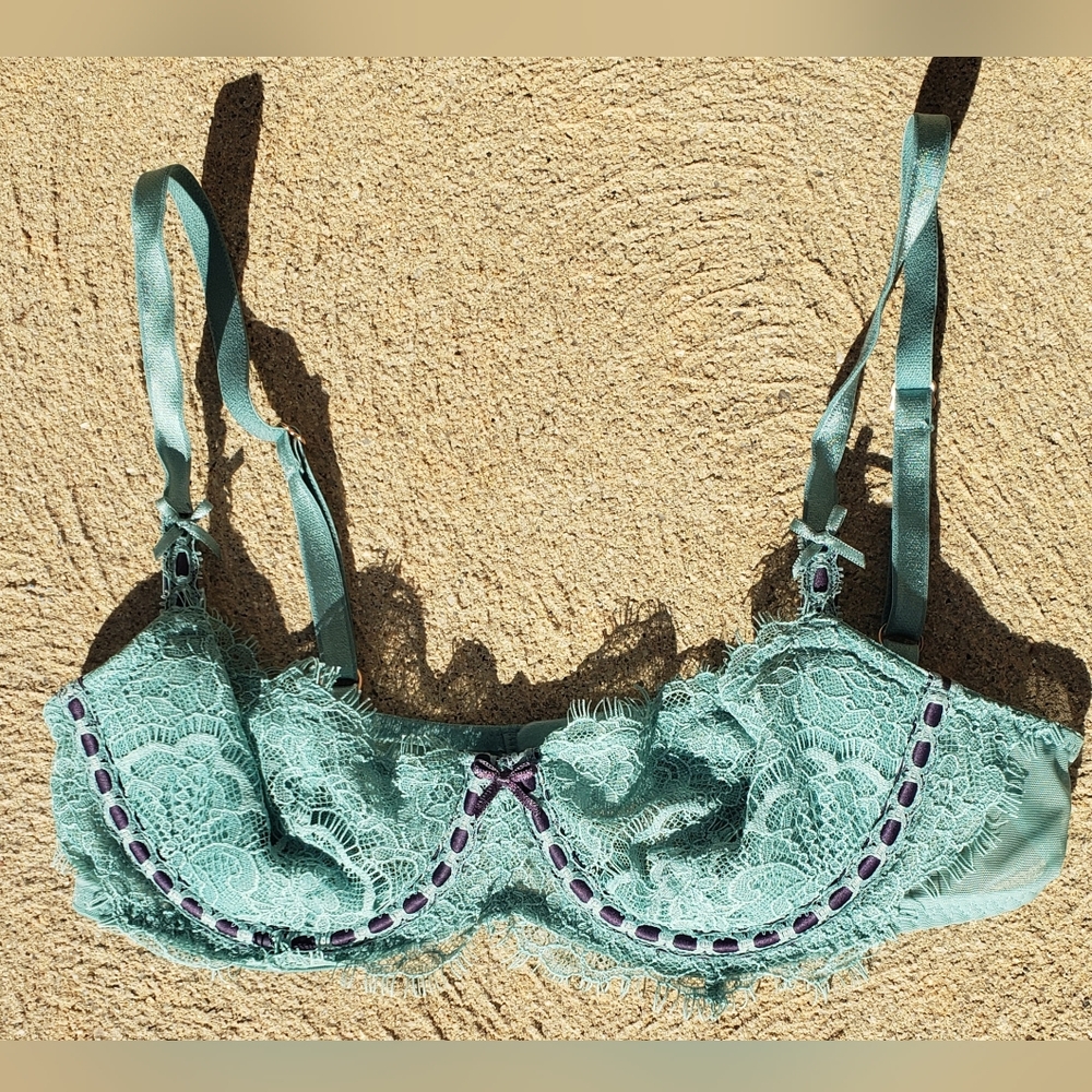 - Victoria's secret unlined balconette bra 32a